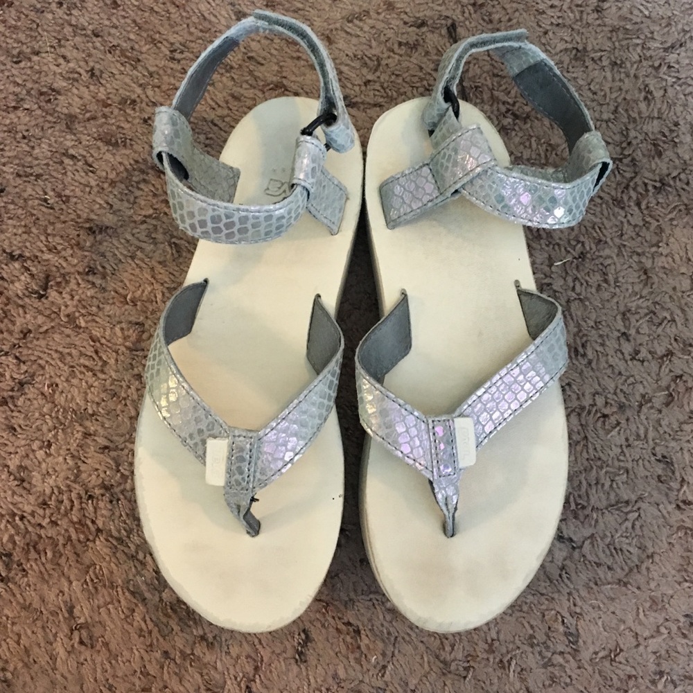 Metallic platform Tevas
